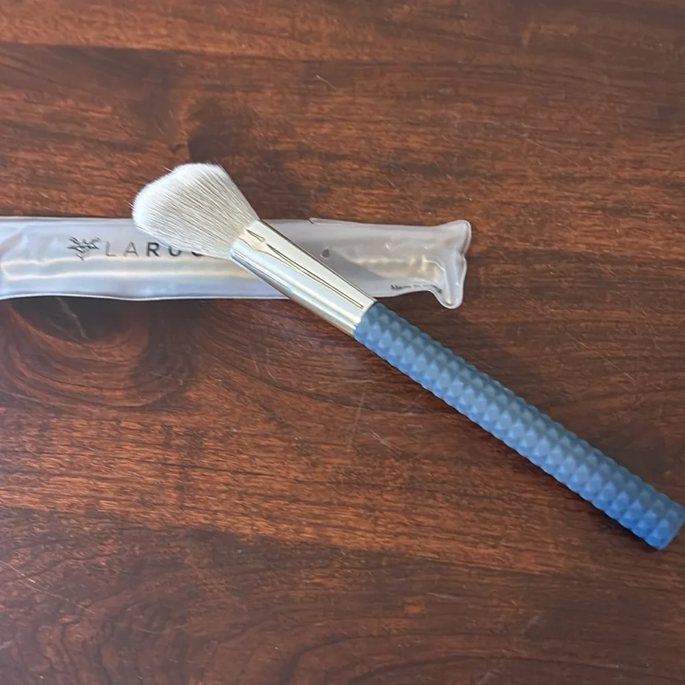 Laruce LR304 Angle Brush in Denim new in pouch